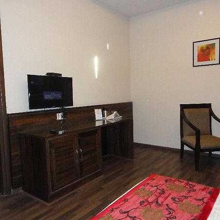 Silver Sands Hotel Chandīgarh Esterno foto